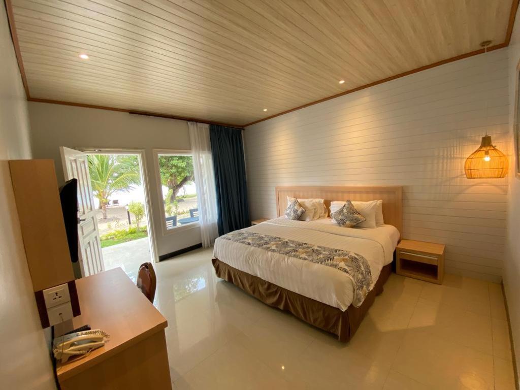 Sylvia Hotel & Resort Komodo Labuan Bajo Exterior foto